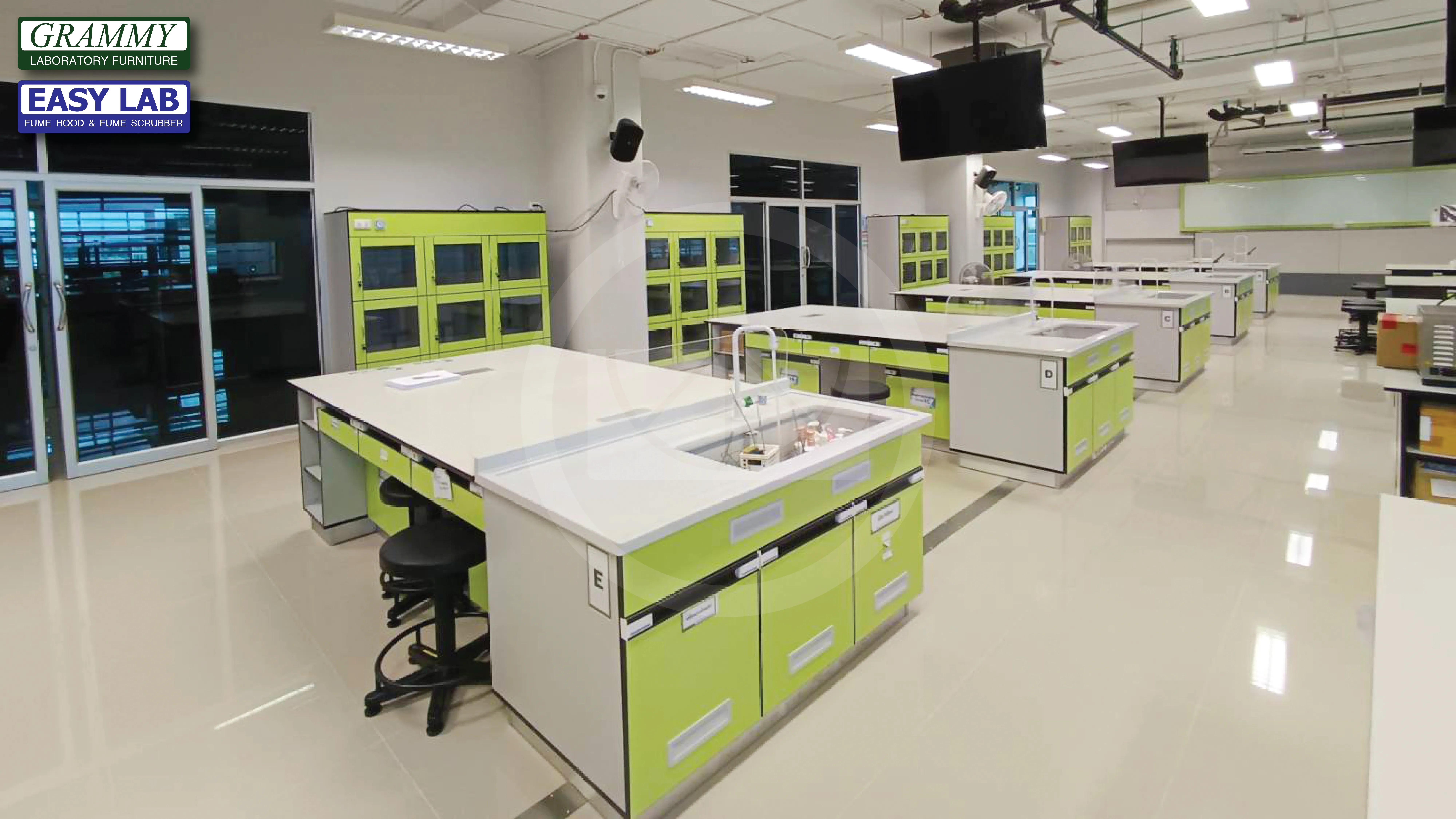 ติดตั้งโต๊ะปฏิบัติการ GRAMMY & ตู้ดูดควัน EASY LAB